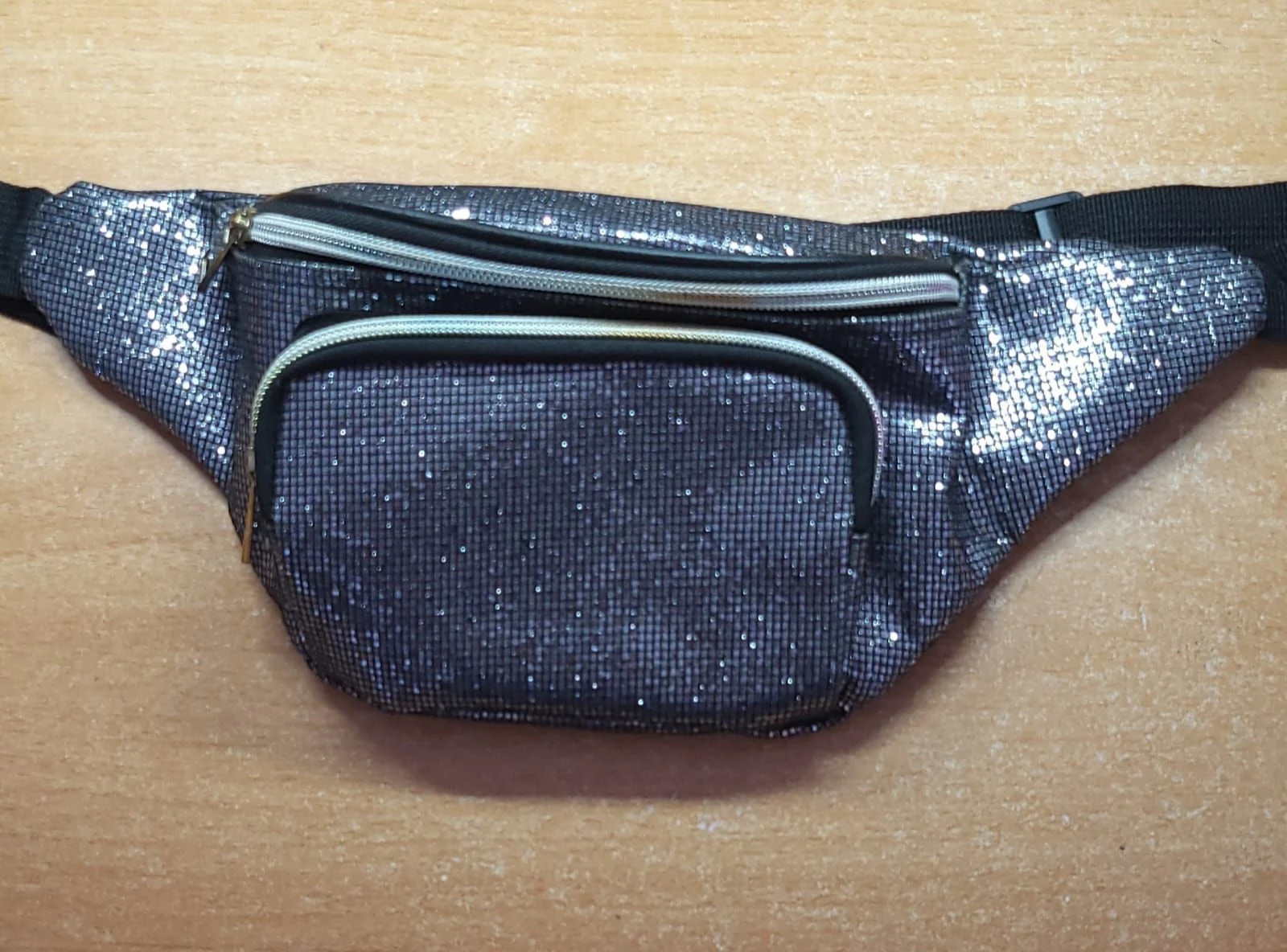 ✨ Riñonera brillante con varios compartimentos